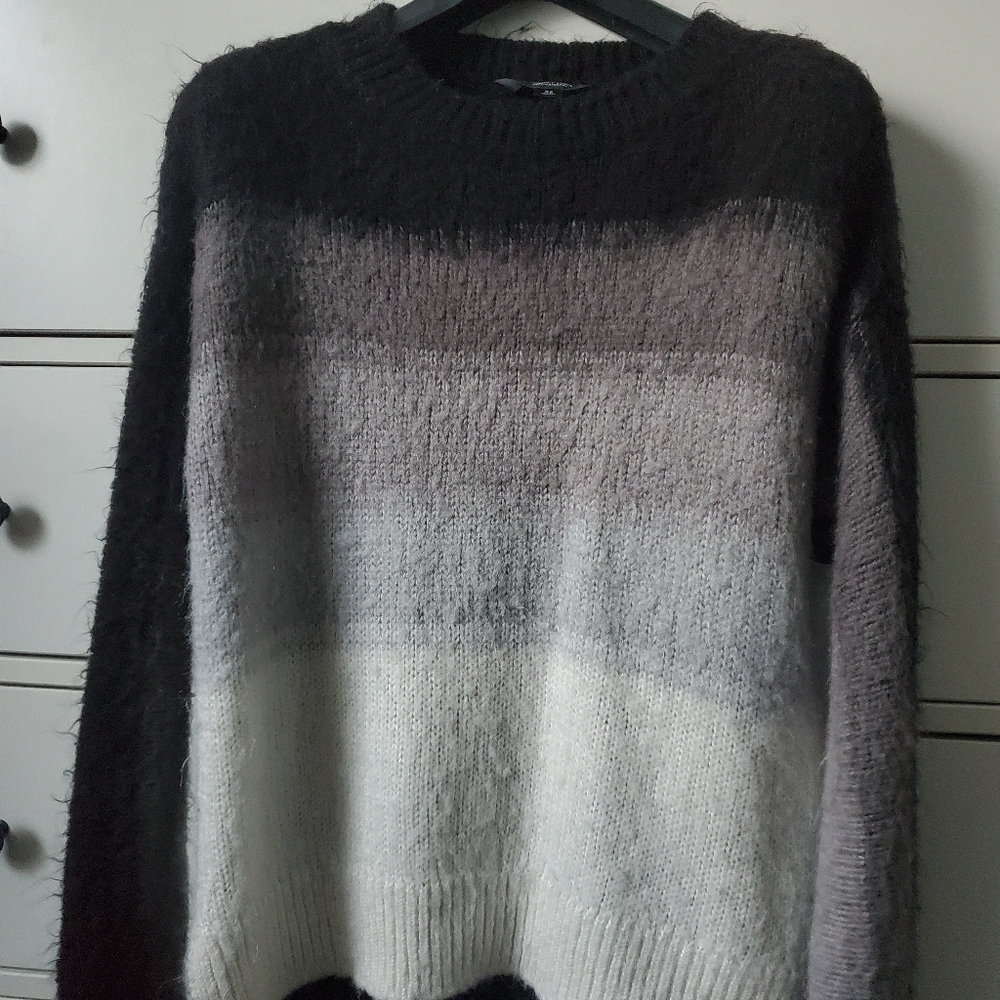 Simply vera by Vera Wang black and gray sweater size xs fits very oversized